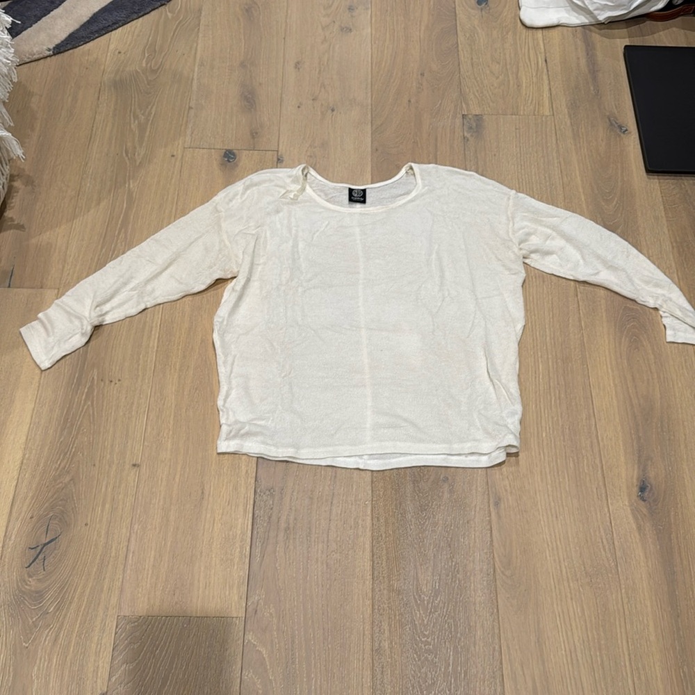 Beautiful winter white thin sweater
